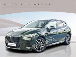 Zielony san remo metalizowany Używany 2024 BMW 218 Active Tourer Comfort Edition Minivan | 159 900 zł (Uczciwa cena)