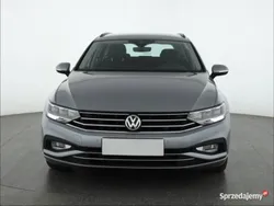 Szary Używany 2019 VW Passat Kombi | 68 999 zł (Dobra cena)
