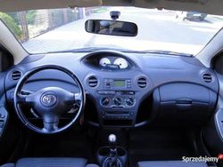 Srebrny Używany 2003 Toyota Yaris Hatchback | 16 700 zł