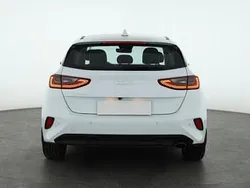 Biały Używany 2022 Kia Ceed 2 Hatchback | 59 999 zł (Super Cena)