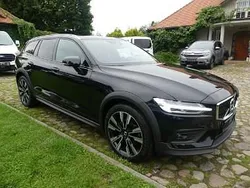 Szary Używany 2021 Volvo V60 CC Ultimate Kombi | 139 900 zł