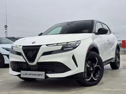 Lakier pastelowy biały sempione / czarny dach Nowe 2024 Alfa Romeo Junior SUV | 132 530 zł