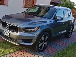 Szary Używany 2018 Volvo XC40 Momentum SUV | 103 900 zł (Dobra cena)