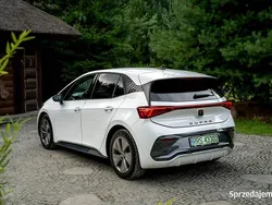 Biały (metalik) Używany 2022 Cupra Born Hatchback | 104 777 zł