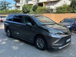 Używany 2021 Toyota Sienna Minivan | 147 000 zł