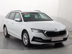 Biały Używany 2021 Skoda Octavia Kombi | 65 999 zł (Uczciwa cena)