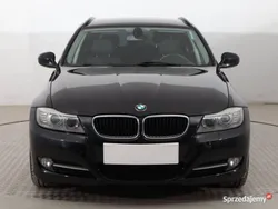 Czarny Używany 2012 BMW 318 Kombi | 27 999 zł