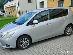 Srebrny Używany 2009 Toyota Verso Minivan | 19 900 zł