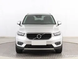 Srebrny Używany 2018 Volvo XC40 SUV | 91 999 zł
