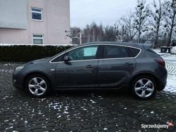 Szary Używany 2011 Opel Astra Hatchback | 15 900 zł (Super Cena)