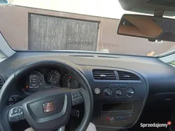 Biały Używany 2009 Seat Leon Hatchback | 15 000 zł (Dobra cena)