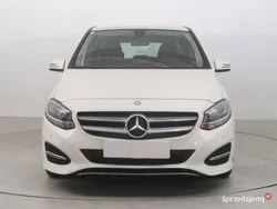 Biały Używany 2017 Mercedes B180 Minivan | 45 999 zł (Super Cena)