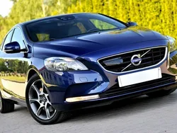 Niebieski ciemny (metalik, perła) Używany 2015 Volvo V40 Kombi | 34 900 zł (Dobra cena)