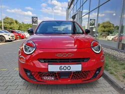 Lakier pastelowy czerwony passione Nowe 2025 Fiat 600 La Prima SUV | 102 048 zł (Dobra cena)