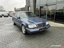 Niebieski Używany 1993 Mercedes E200 Sedan/Limuzyna | 22 900 zł