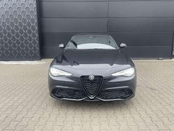 Lakier metalizowany czarny volcano black Nowe 2025 Alfa Romeo Giulia Sedan/Limuzyna | 231 720 zł (Dość drogi)