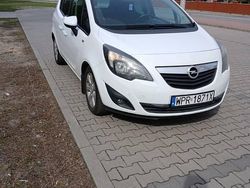 Biały Używany 2012 Opel Meriva Minivan | 14 000 zł (Uczciwa cena)