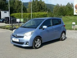Niebieski (metalik) Używany 2011 Toyota Verso Minivan | 17 800 zł