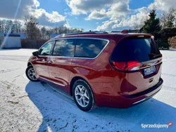 Pomarańczowy Używany 2018 Chrysler Pacifica SUV | 99 900 zł (Dość drogi)