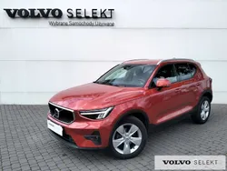 Czerwony Używany 2024 Volvo XC40 SUV | 134 900 zł (Super Cena)