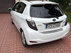 Biały Używany 2014 Toyota Yaris Hybrid Hatchback | 42 900 zł (Drogi)