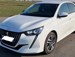 Biały Używany 2023 Peugeot 208 Hatchback | 37 999 zł