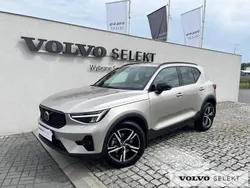 Szary Używany 2024 Volvo XC40 SUV | 163 900 zł (Uczciwa cena)