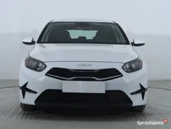 Biały Używany 2022 Kia Ceed Hatchback | 55 999 zł (Uczciwa cena)