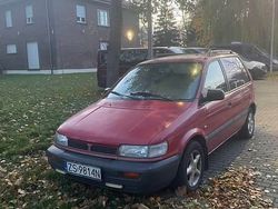 Czerwony Używany 1994 Mitsubishi Space Runner Minivan | 3000 zł