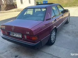 Wiśniowy Używany 1991 Mercedes 190 Sedan/Limuzyna | 11 000 zł