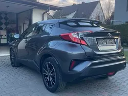 Używany 2016 Toyota C-HR SUV | 62 000 zł (Dobra cena)