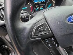 Beżowy Używany 2017 Ford Kuga SUV | 68 900 zł (Uczciwa cena)