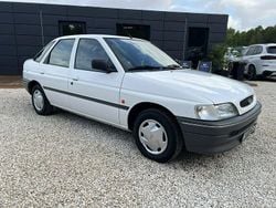 Biały Używany 1993 Ford Escort Sedan/Limuzyna | 12 800 zł