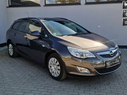 Szary (metalik) Używany 2011 Opel Astra Kombi | 8900 zł