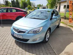 Niebieski jasny (metalik) Używany 2010 Opel Astra Hatchback | 24 999 zł (Dość drogi)