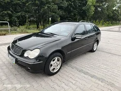 Czarny Używany 2002 Mercedes C200 Kombi | 3800 zł