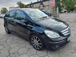 Czarny Używany 2006 Mercedes B200 Minivan | 5900 zł