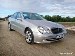 Srebrny Używany 2003 Mercedes E320 Sedan/Limuzyna | 23 900 zł