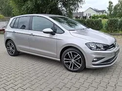 Srebrny Używany 2018 VW Golf Sportsvan Minivan | 57 900 zł (Uczciwa cena)