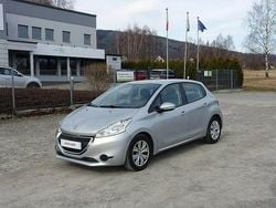 Srebrny Używany 2013 Peugeot 208 Hatchback | 9800 zł