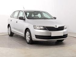 Srebrny Używany 2015 Skoda Rapid Hatchback | 17 999 zł (Uczciwa cena)