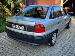 Srebrny Używany 2000 Opel Astra Sedan/Limuzyna | 9500 zł
