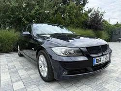 Granatowy Używany 2008 BMW 320 Kombi | 19 999 zł (Uczciwa cena)