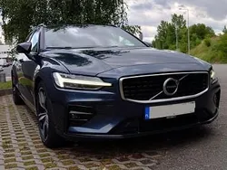 Niebieski Używany 2019 Volvo V60 Kombi | 81 900 zł (Dość drogi)