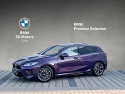 Thundernight metalizowany Używany 2024 BMW 120 Shadowline Hatchback | 183 900 zł