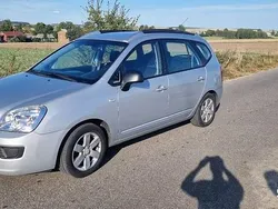 Srebrny Używany 2007 Kia Carens Minivan | 8600 zł