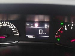 Czarny Używany 2023 Peugeot 2008 SUV | 80 000 zł (Dość drogi)