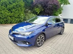 Niebieski Używany 2016 Toyota Auris Hybrid Hatchback | 55 500 zł (Dość drogi)