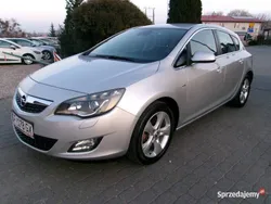 Srebrny Używany 2010 Opel Astra Hatchback | 15 900 zł (Uczciwa cena)