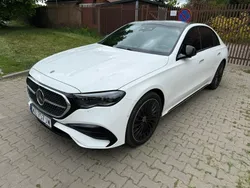 Biały (metalik) Używany 2024 Mercedes E220 Sedan/Limuzyna | 449 999 zł